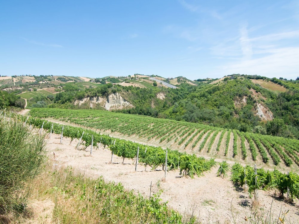 Charming Apartment in Ascoli Piceno Near Village