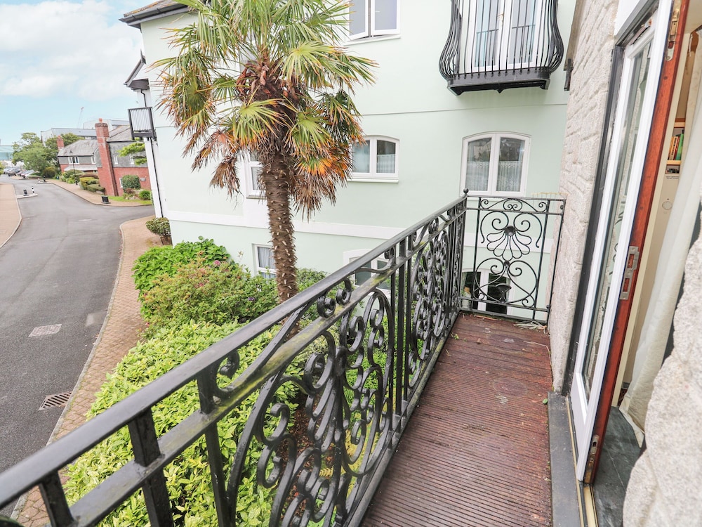 5 Tregenna Court
