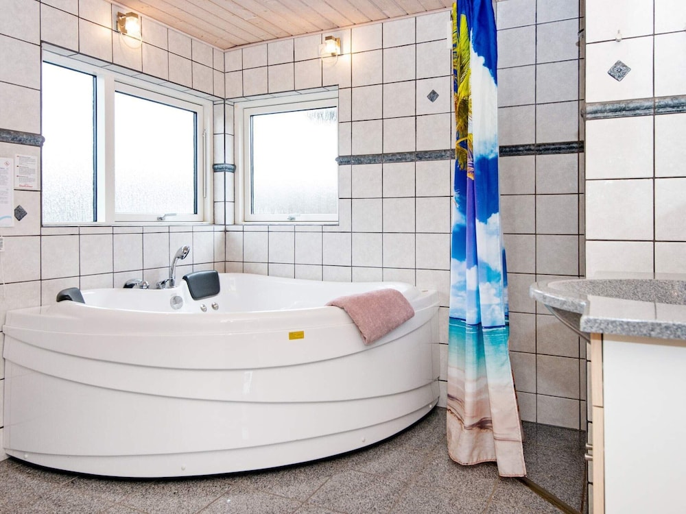 6 Person Holiday Home in Hemmet