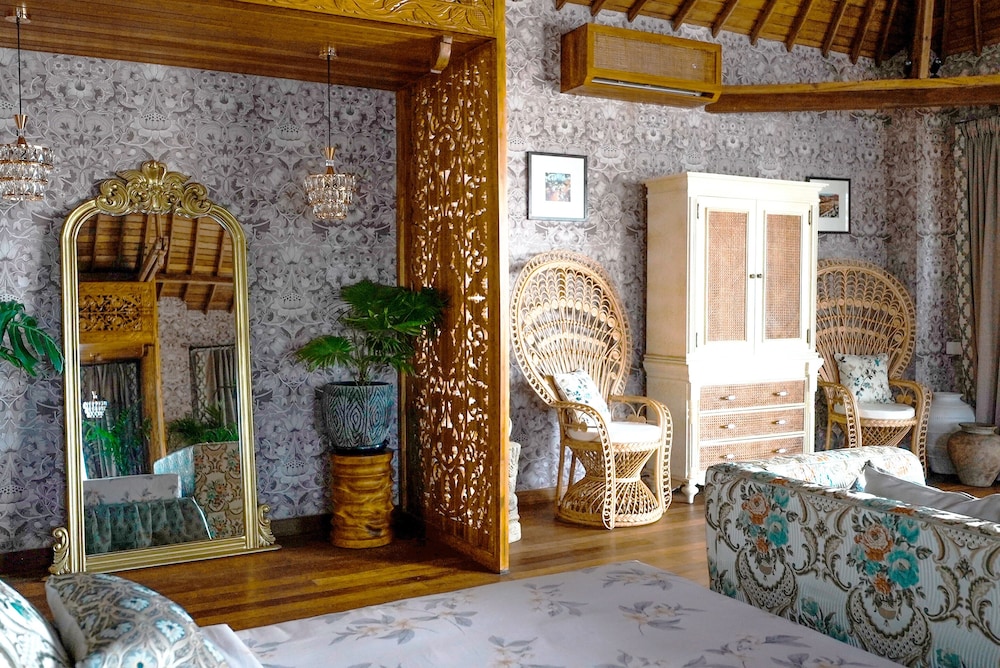 Luxurious Arakana Villa with Pool