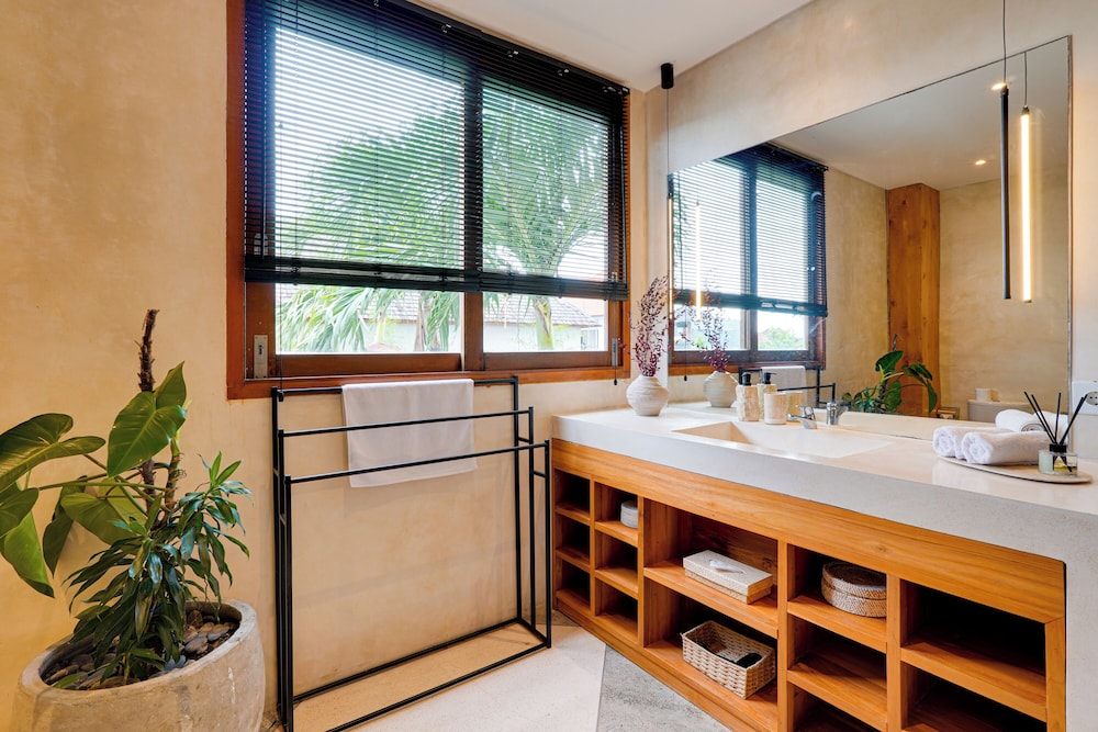 Stylish Canggu Apartment near Berawa Beach