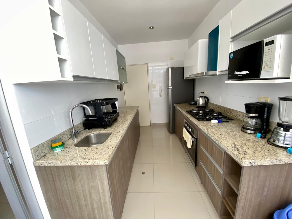 Apartment with Pool, Gym & A/C (507)