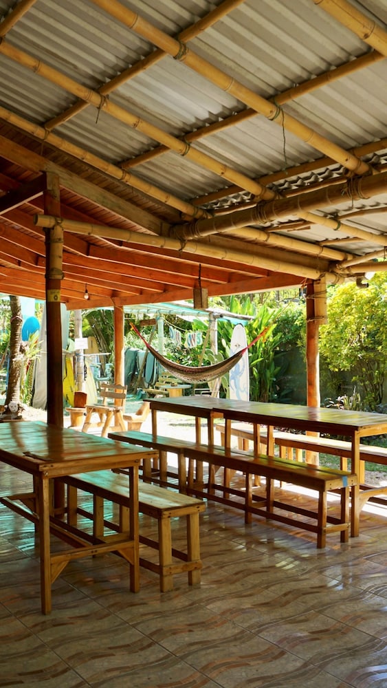 Don Jons Lodge -Surf & Yoga