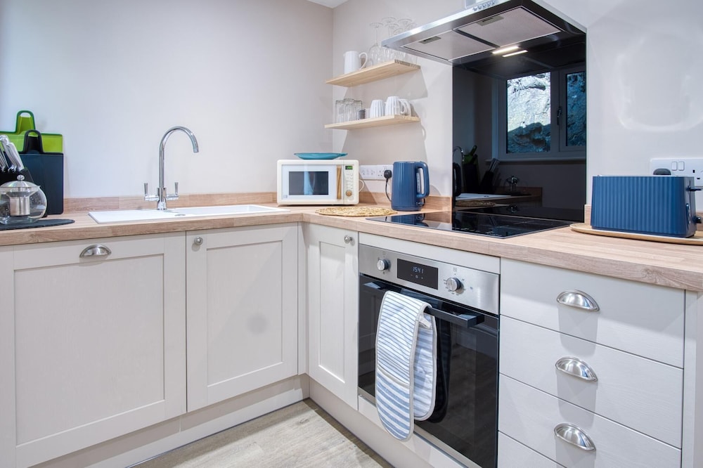 Waterfront 1 - 1 Bedroom Apartment - Wisemans Bridge