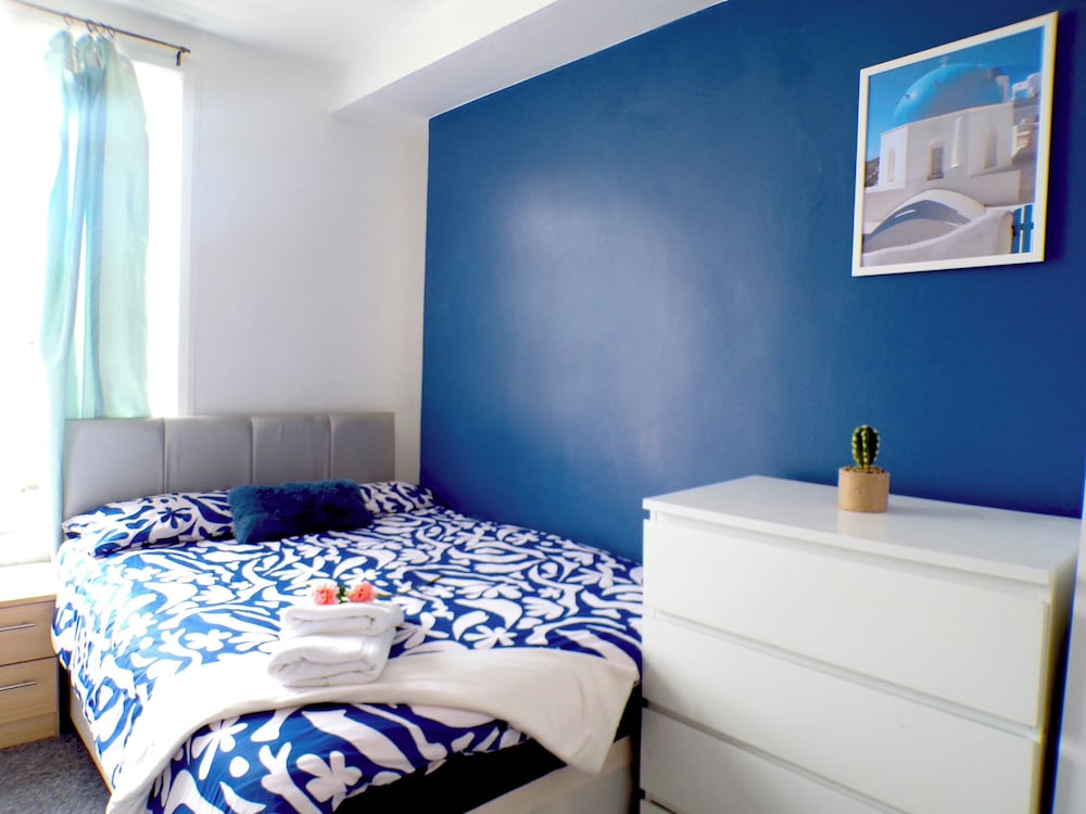 Santoriniapartmentwestkensingtonsleeps3-ensuite-ac