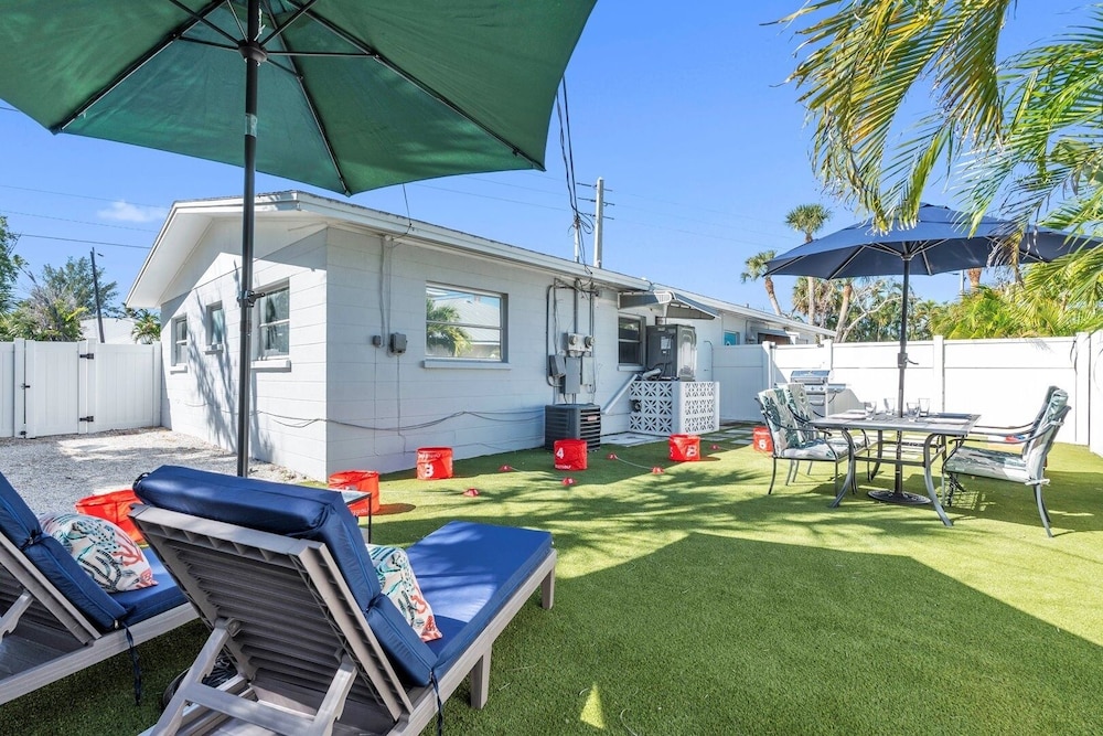 Barefoot Bungalow 2 Bedroom Home