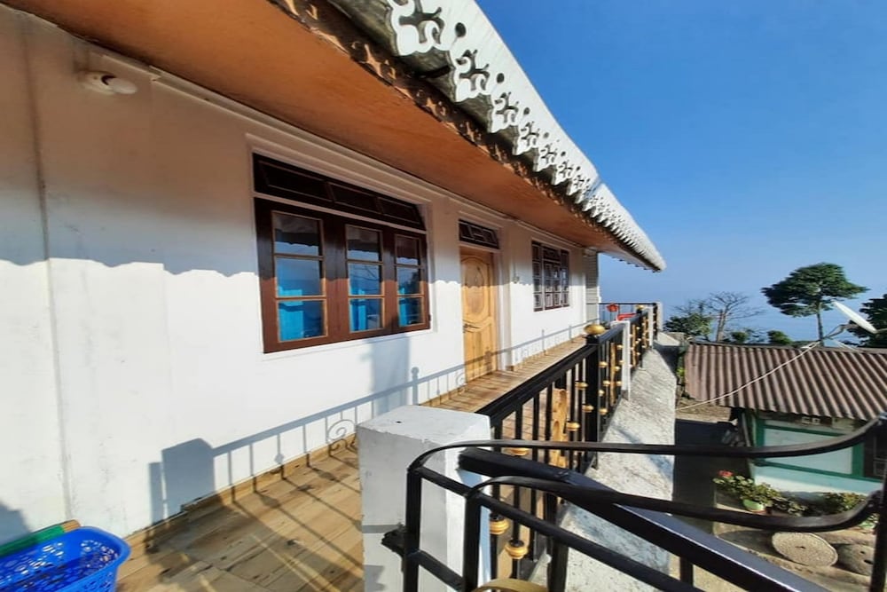 Goroomgo Lotus Born Homestay Darjeeling view 3
