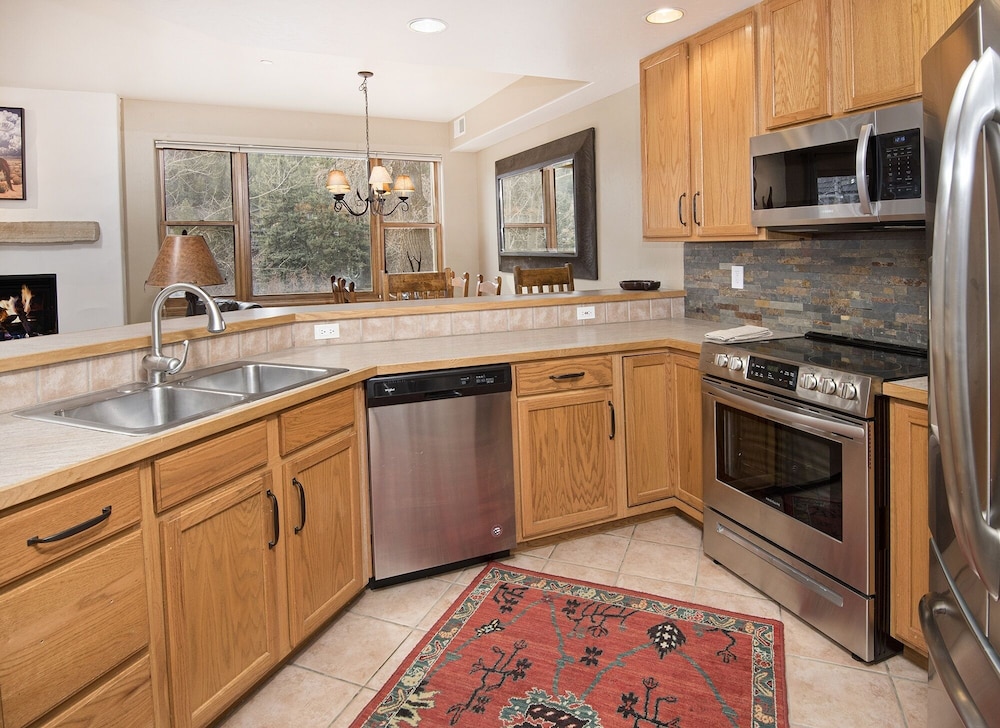 Canyon Run I-203 2 Bedroom Condo by Redawning - Property Image 1