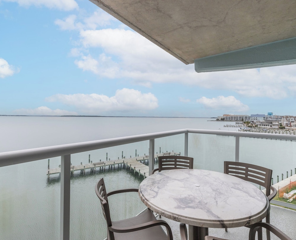 Bay Club Resort by Coolvacay