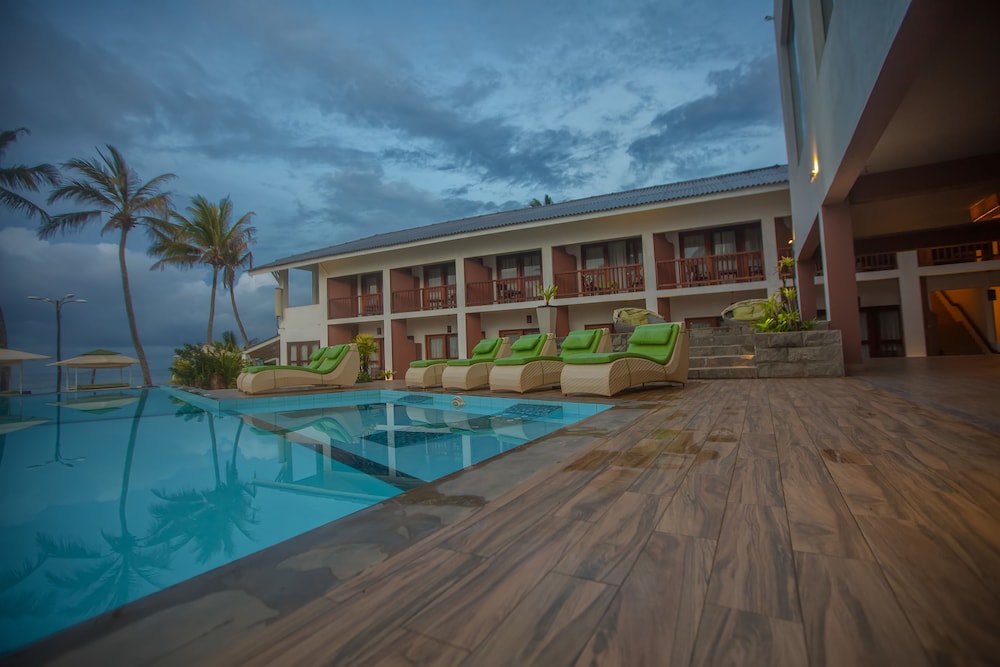 Avenra Beach Hotel