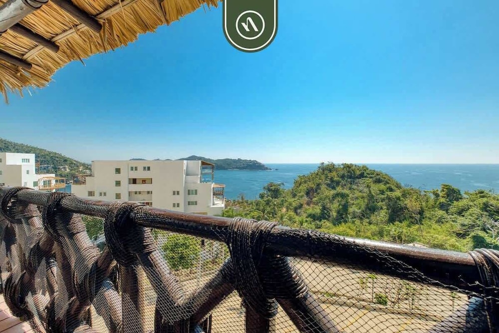 Amazing 3 BR Penthouse With Beachclub