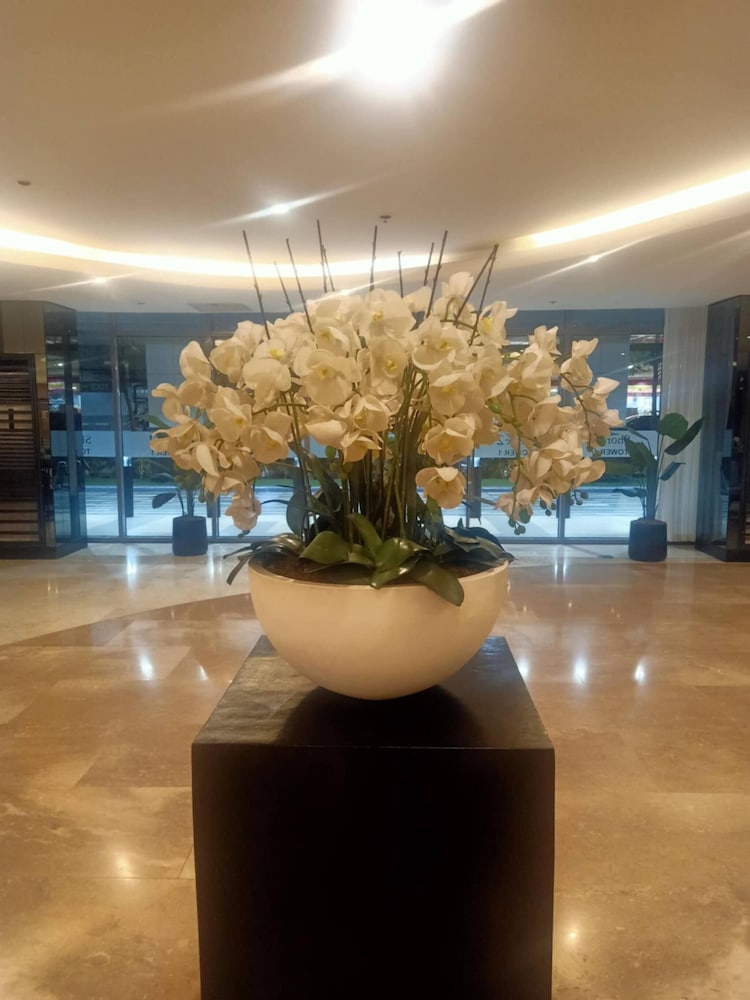 Len's Den2 1BR Condo Mall of Asia, Pasay Manila