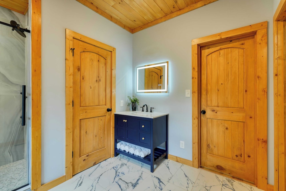 Hot Tub, Game Room & Views Near Downtown Gatlinburg Perfect Too by Avantstay