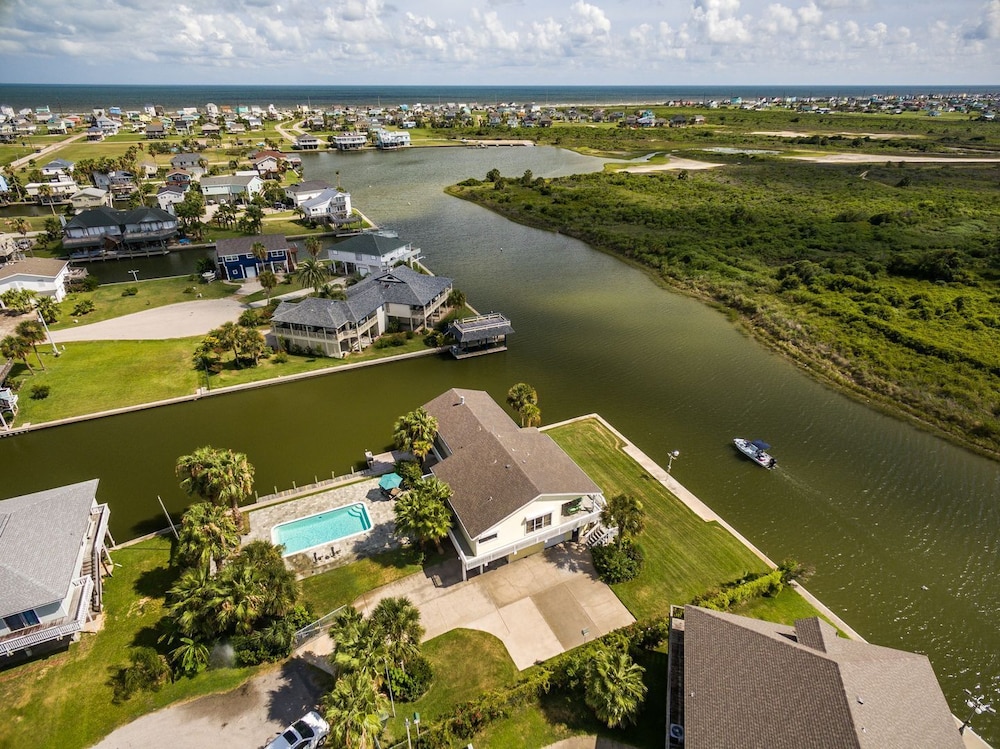 Luna Mar by Ryson Vacation Rentals