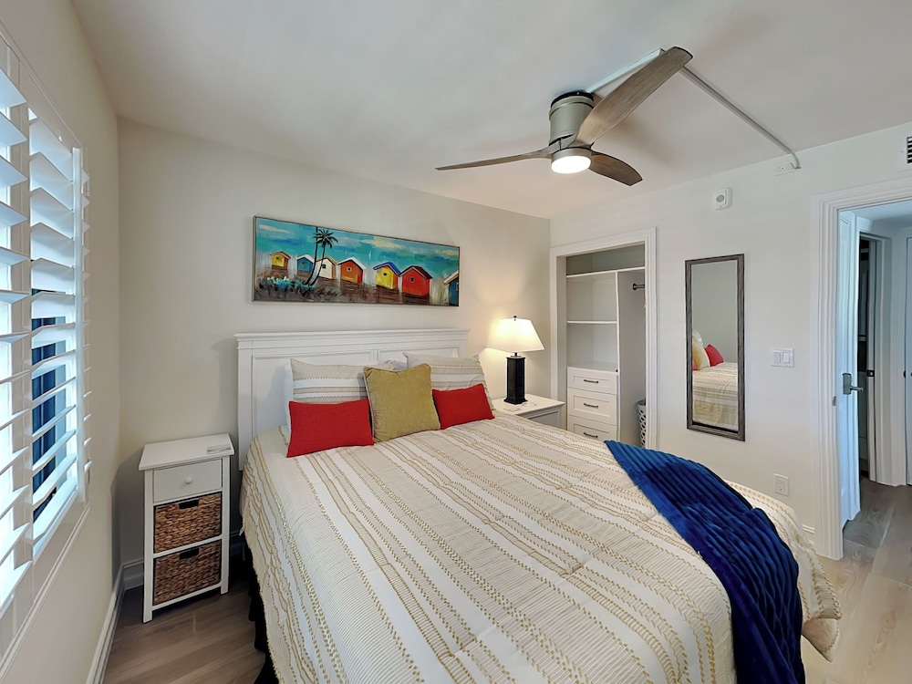 Seaside 4 by Distinctive Beach Rentals