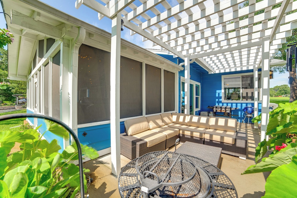 Lake Tawakoni Access + Hot Tub - Wills Point Home!