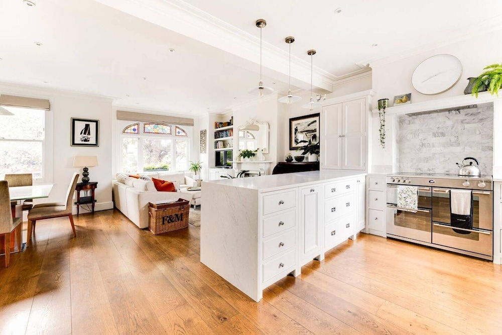Luxury 3-bed Apartment in Central London