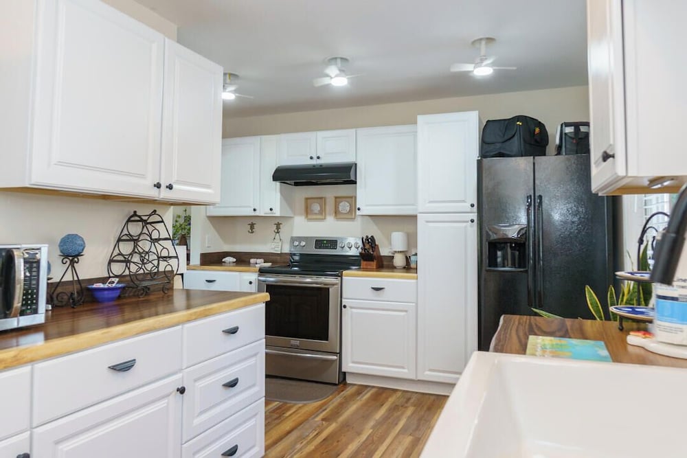Charming 3-bed, 2-bath Home With Wonderful Views of the Golf Course