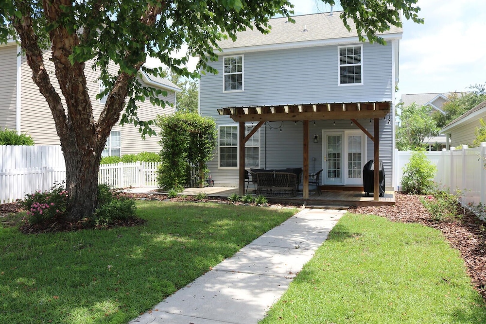 Lowcountry Lodge! In the Heart of Historic Old Town Bluffton SC