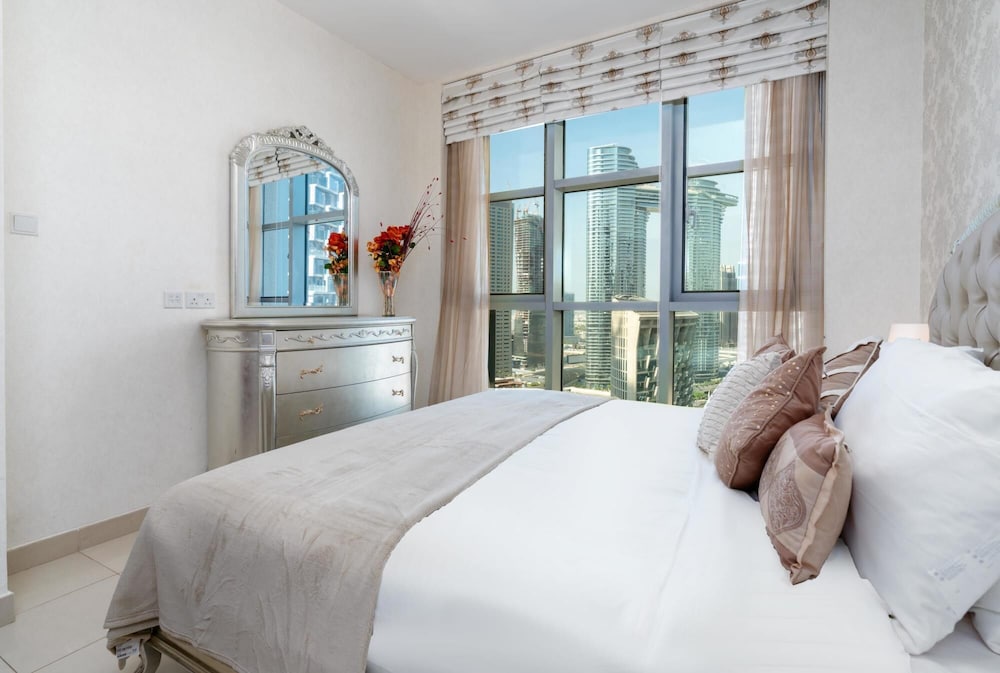 1BR Apt Top Floor Burj Sea Views Downtown