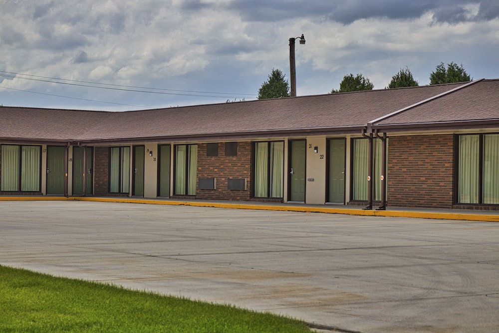 Trade Winds Motel