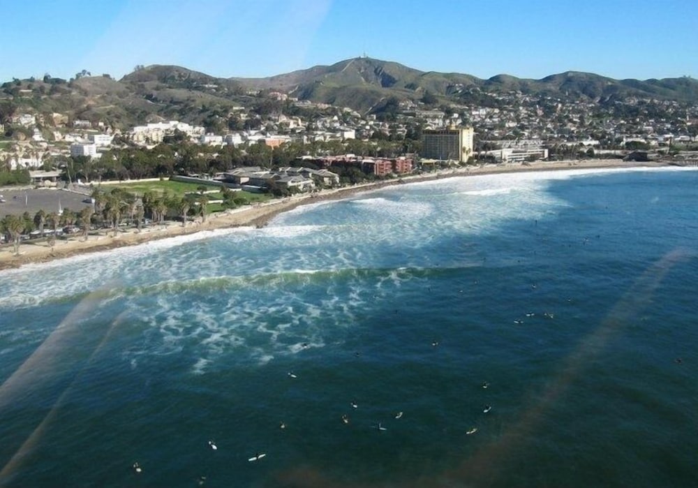 Ventura Vacations - Ventura Beach Cottage - Property Image 6