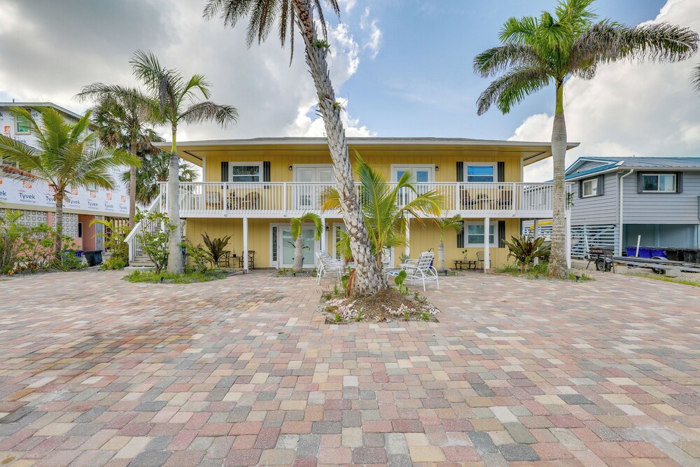 Dog-friendly Getaway: Steps to Fort Myers Beach!