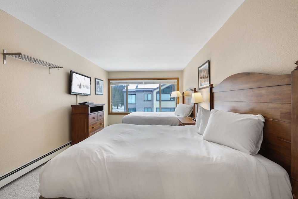 2 Bedroom Kirkwood Condo Across the Street from Village 2 Condo