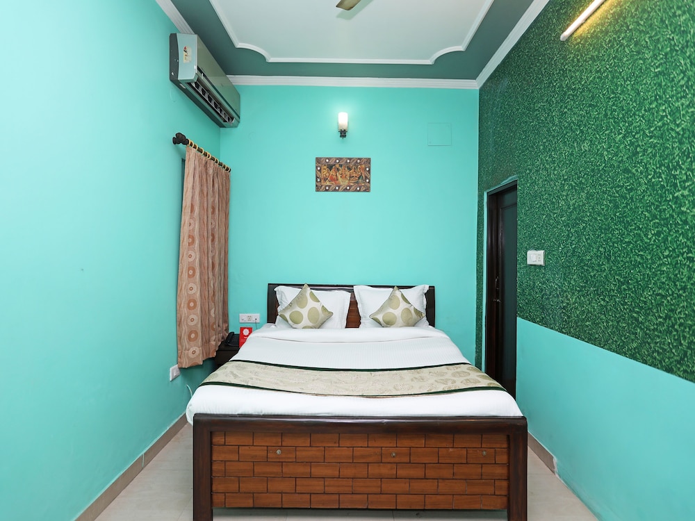 OYO 11312 Hotel Aero Capitol