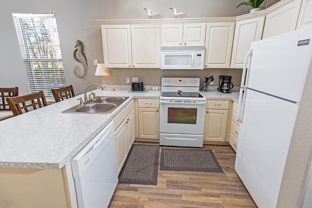 River Oaks 52i 2 Bedroom Condo
