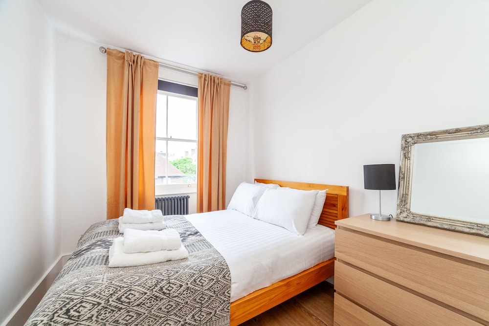 Charming Apartment in the Heart of Kennington view 4