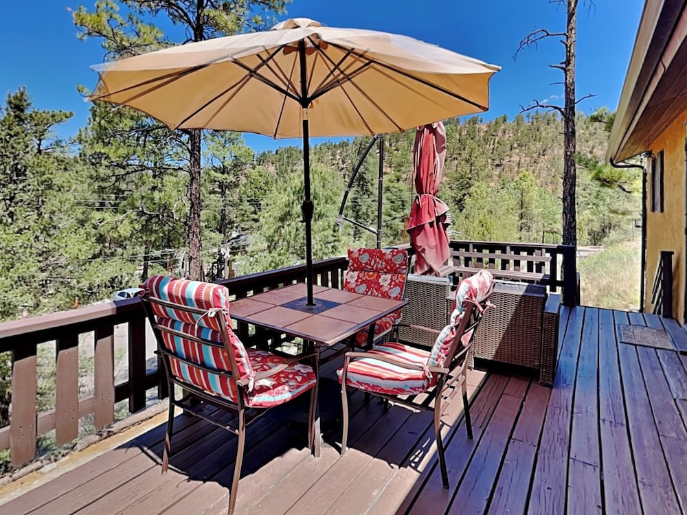 Knotty Pines Cabin by Ruidoso Vacation Rentals