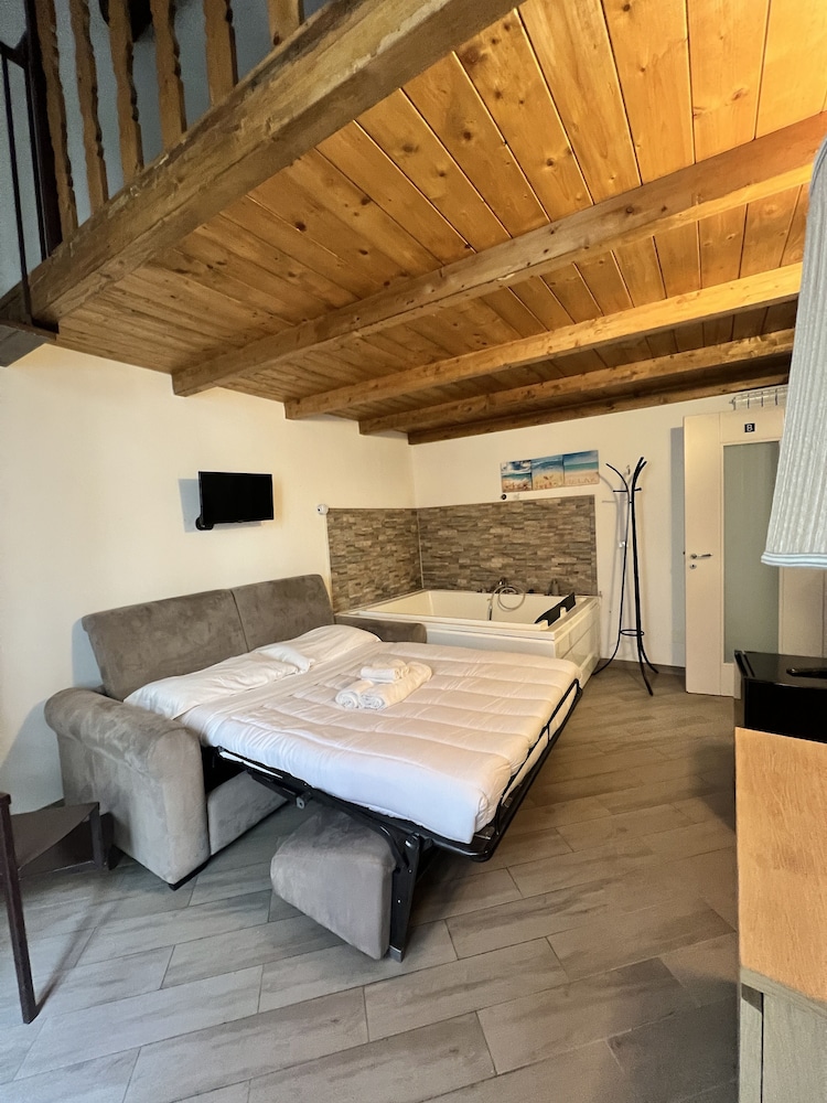 ponte di chiaia rooms
