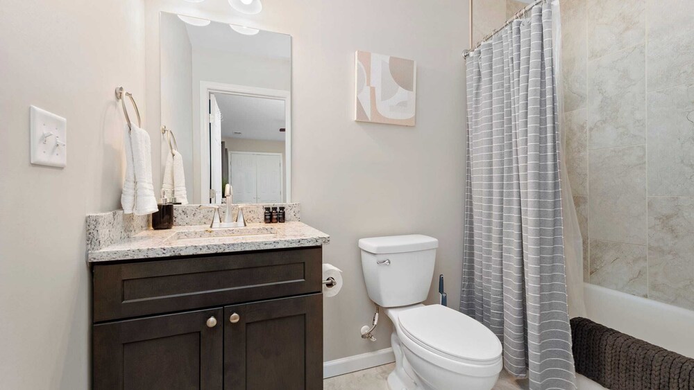 10 Townhomes, Sleeps 89 6 Mins to DT Asheville Sycamore Cove by Avantstay
