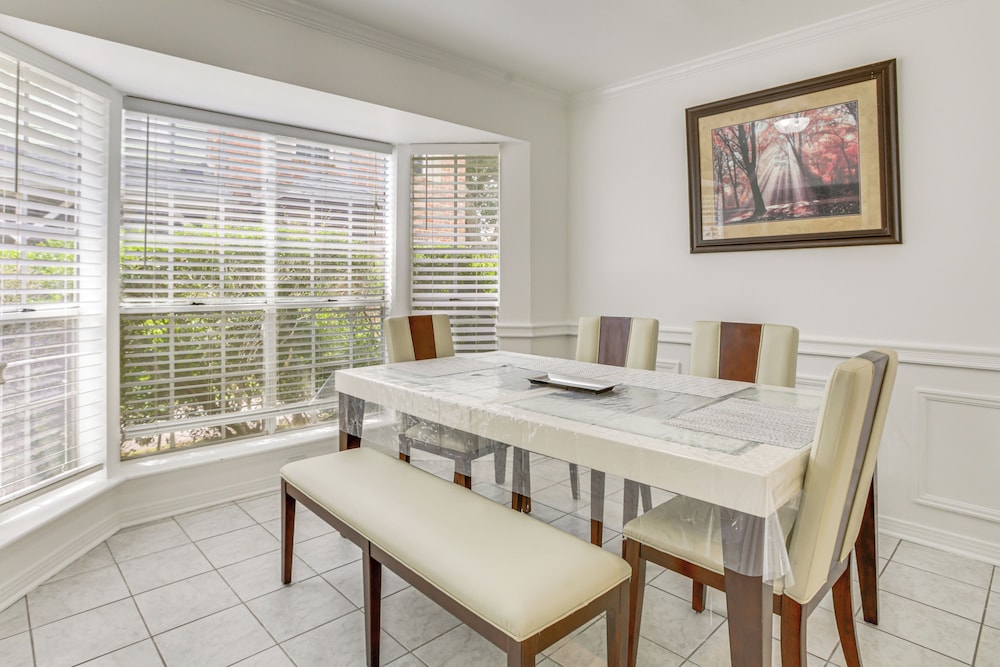 23 Mi to Nola: Cozy & Quaint Destrehan Townhome