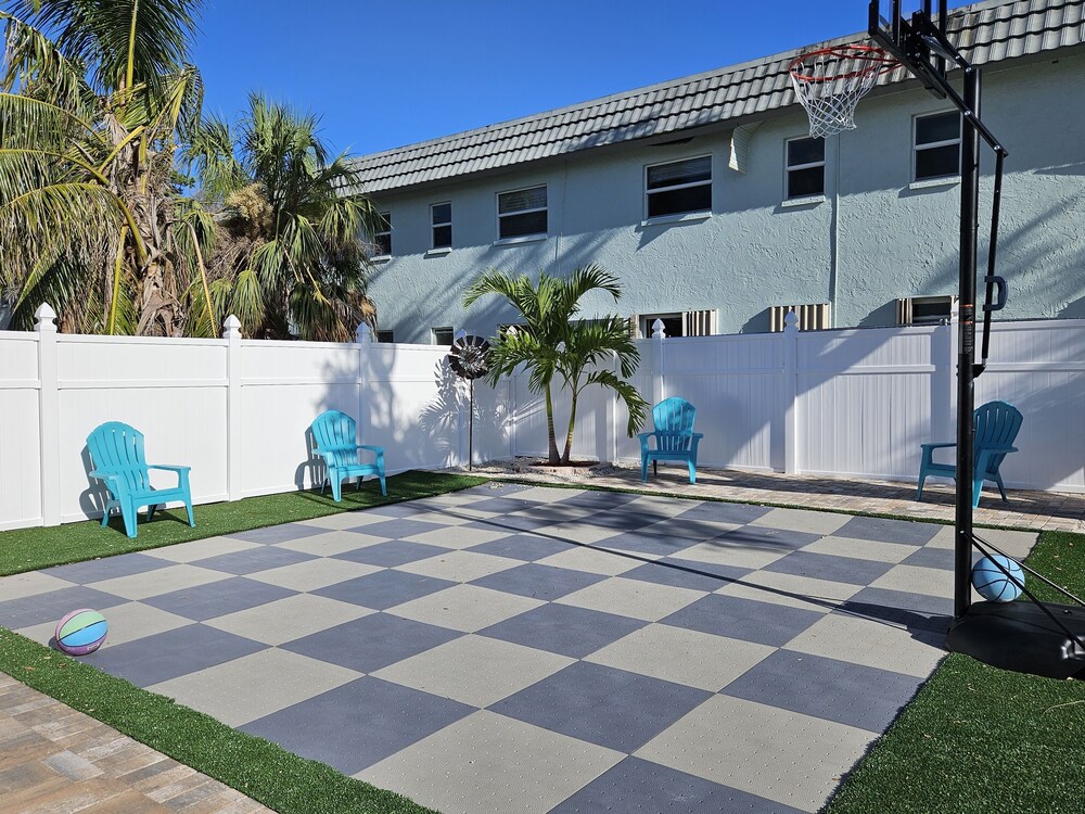 Coral by the Sea 3054, Sleeps 8, Walk to Beach