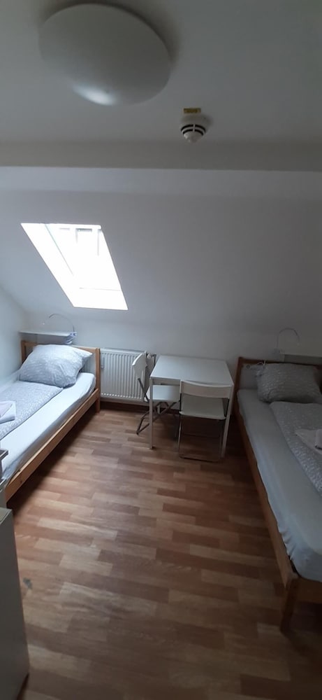 2-Rent Group Hostel Zimmer&Apartments GKP2
