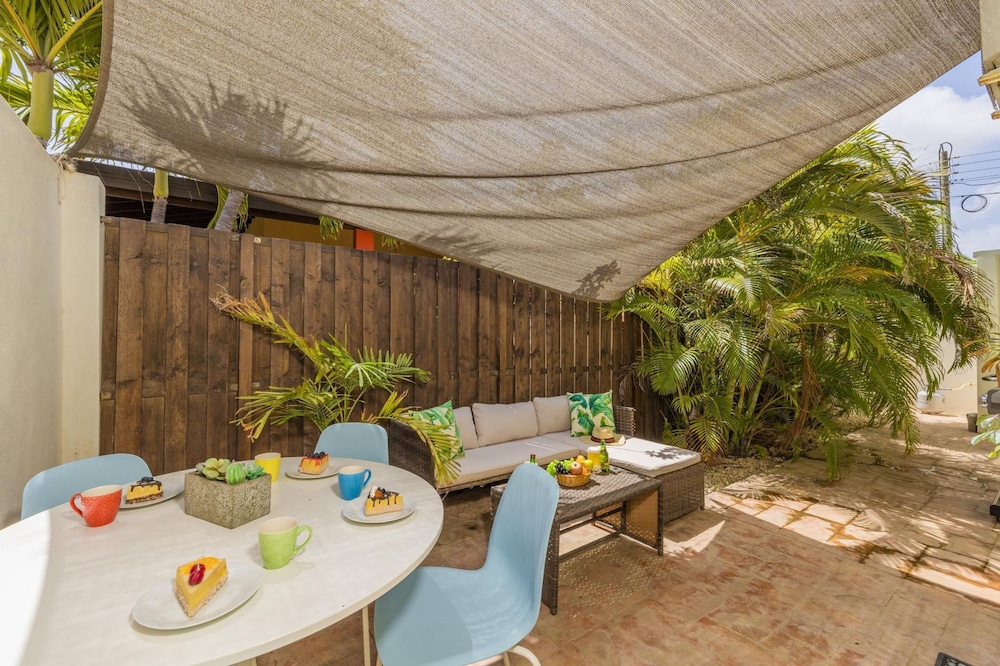 Tranquil 2br2ba Close to the Beach Shared Pool