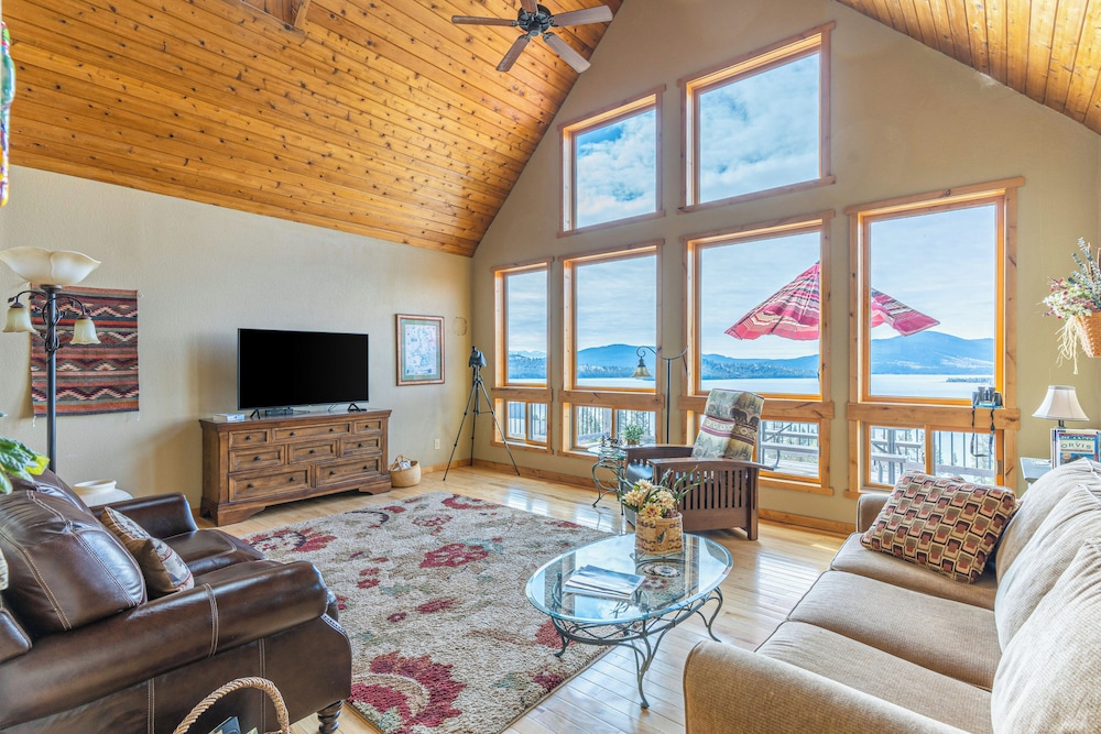 Spectacular Lake-view Retreat w/ Deck, Grill