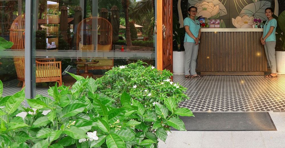 Cam Ranh Riviera Beach Resort & Spa