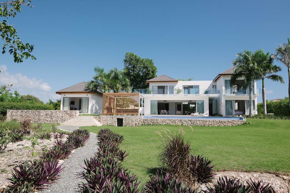 Large Cap Cana Villa at Yarari with Pool