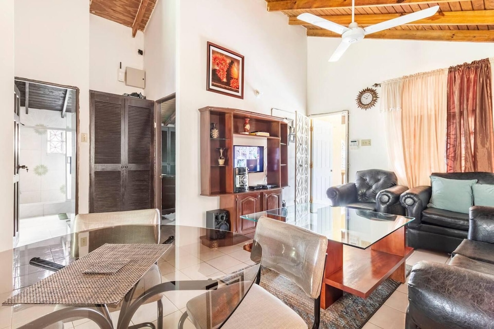 Impeccable 2-bed House in Montego Bay view 3