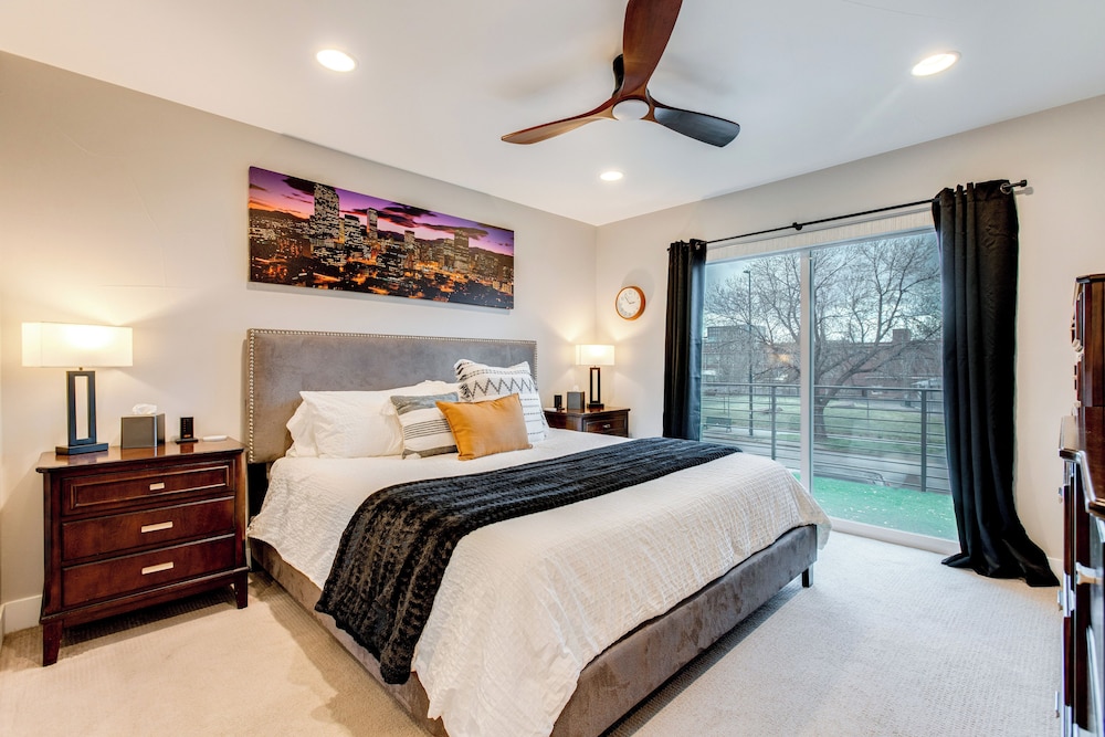 1 Mi to Dtwn Denver: Sleek Duplex w/ Rooftop Deck!