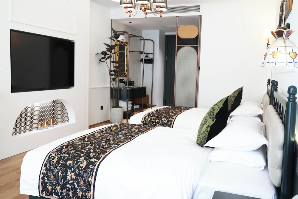 Vishan Garden Trendy Hostel