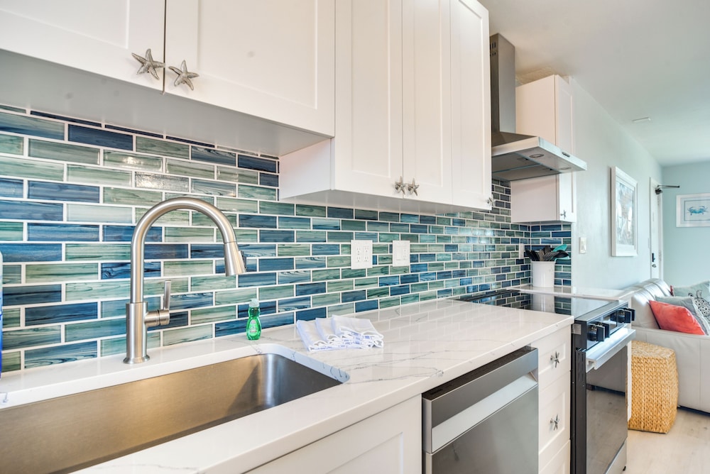 Condo at Upham Beach Park w/ Heated Pool Access!
