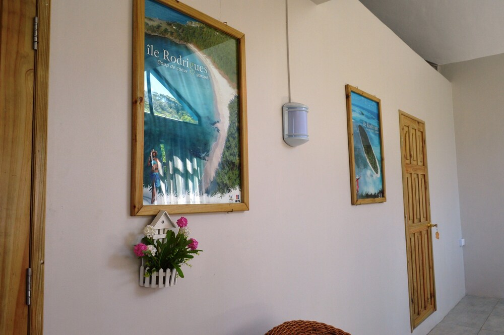Domaine Les Rosiers Guest House