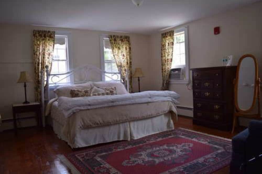 New Hampshire Mountain Inn