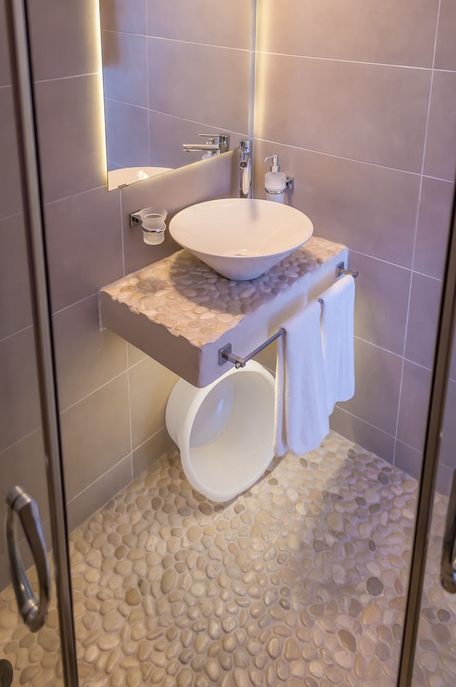 Milos Bay Suites