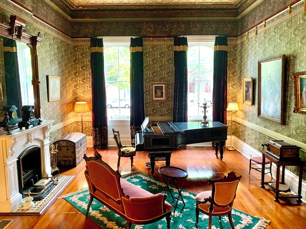 French Quarter Lanaux Mansion B & B