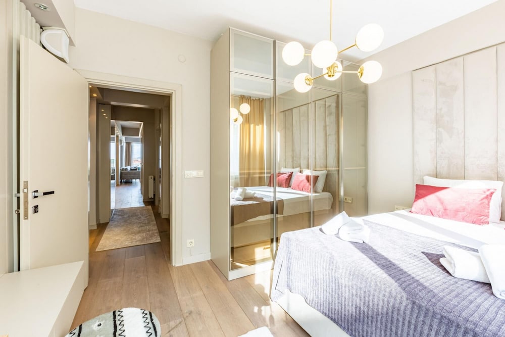 Central Apartment With Bosphorus View in Cihangir